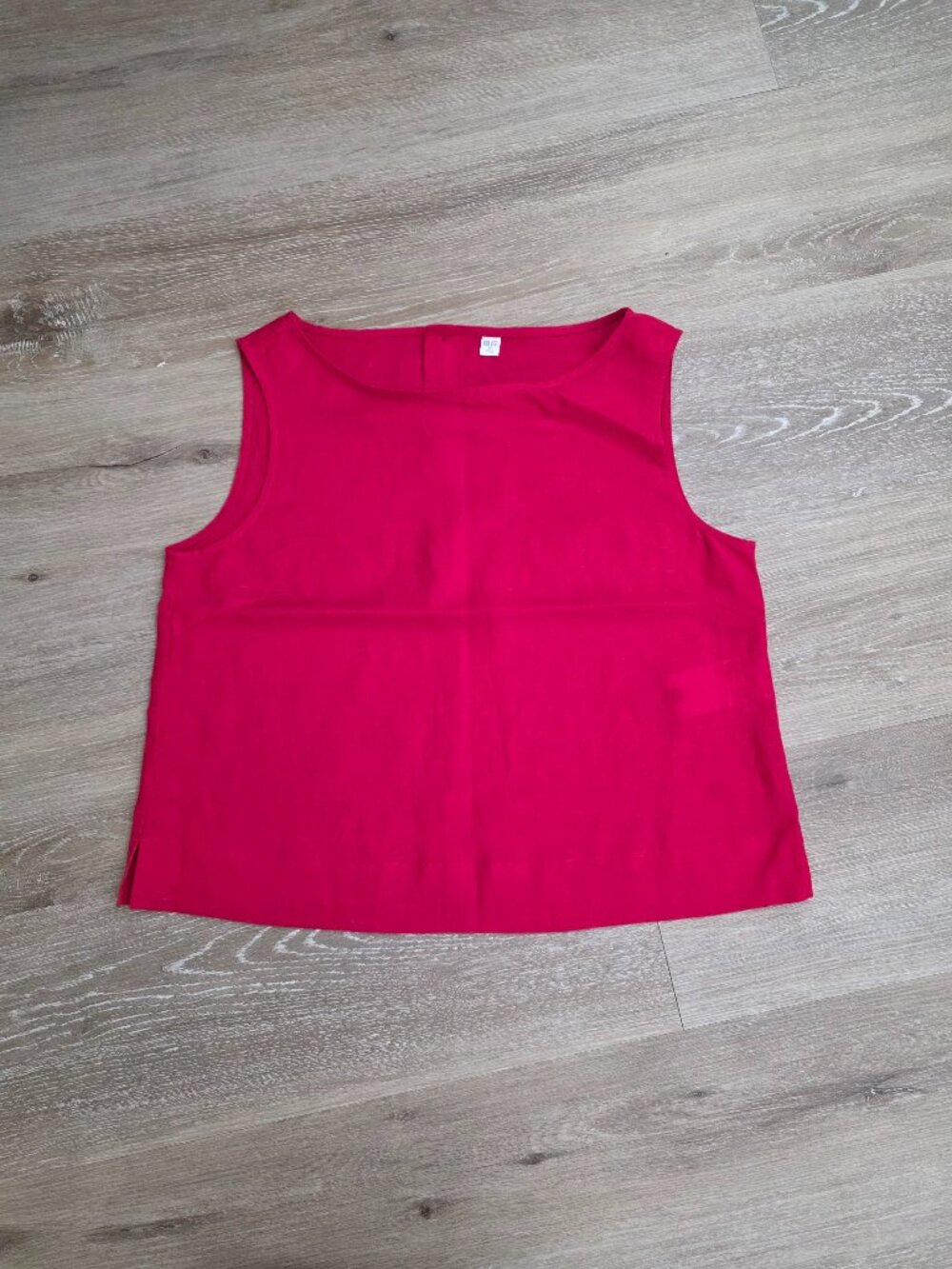 Uniqlo linen blend sleeveless blouse beautiful bright red